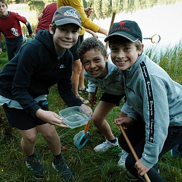 Grand projet pédagogique : des collégiens en action sur le lac de Servières