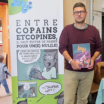 Sensibiliser les ados aux conduites à risques : des BD offertes aux collégiens et dédicacées par Laurent BORDIER