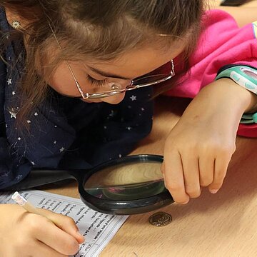 Visite-atelier "Apprentis numismates : les monnaies gauloises à la loupe" au Musée Archéologique de la Bataille de Gergovie
